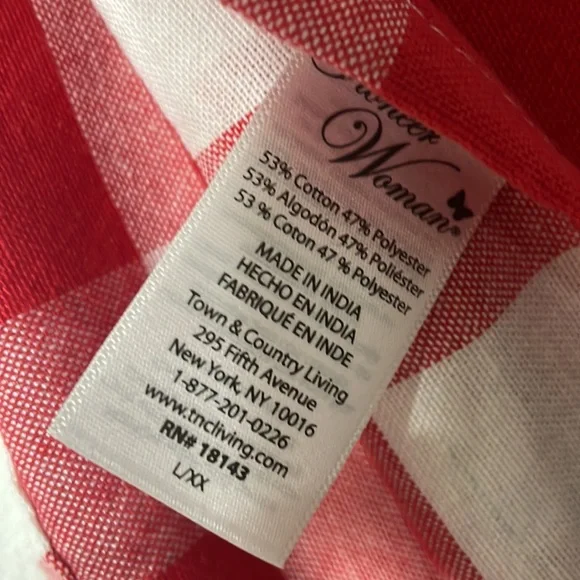 Pioneer Woman Home Bundle Red Checker Tablecloth and Floral Oven Mitts - Picture 6 of 6